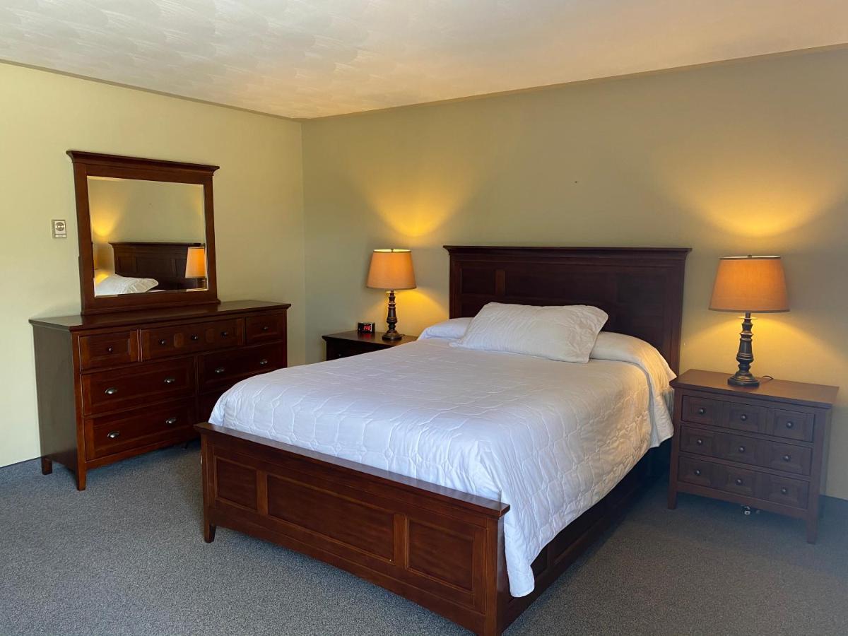 Manitoulin Inn Mindemoya エクステリア 写真