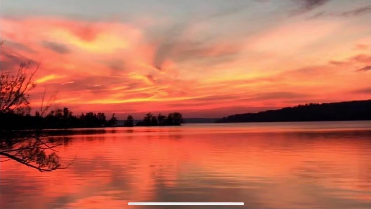 Manitoulin Inn Mindemoya エクステリア 写真