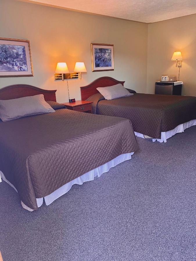 Manitoulin Inn Mindemoya エクステリア 写真
